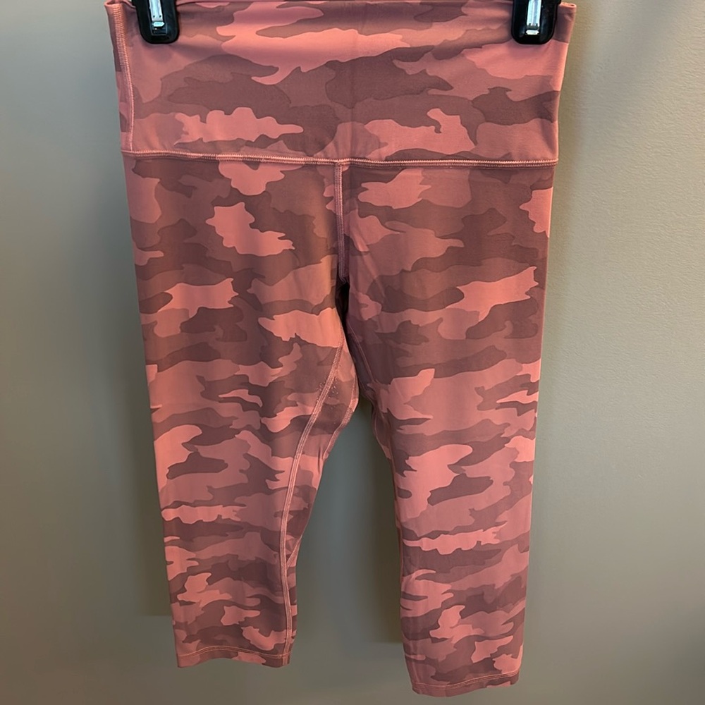 Lululemon Align Crops 21” Sz 8 Camo Brier Rose